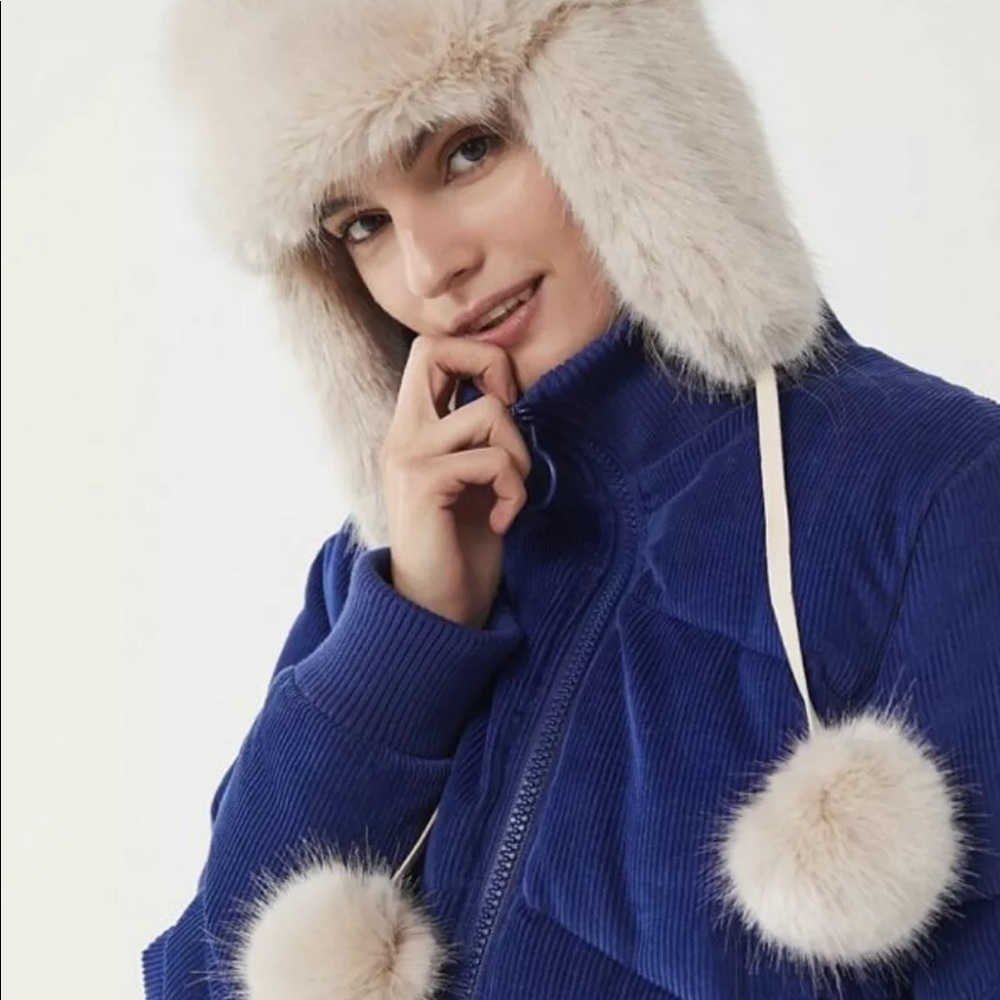 Urban Outfitters Trapper Hat Fur tan Pom Pom Tie